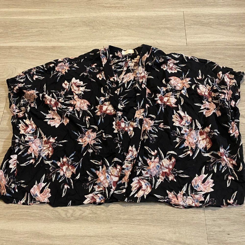 Azure Skies black open sleeveless wrap floral printed size  XXS/XS